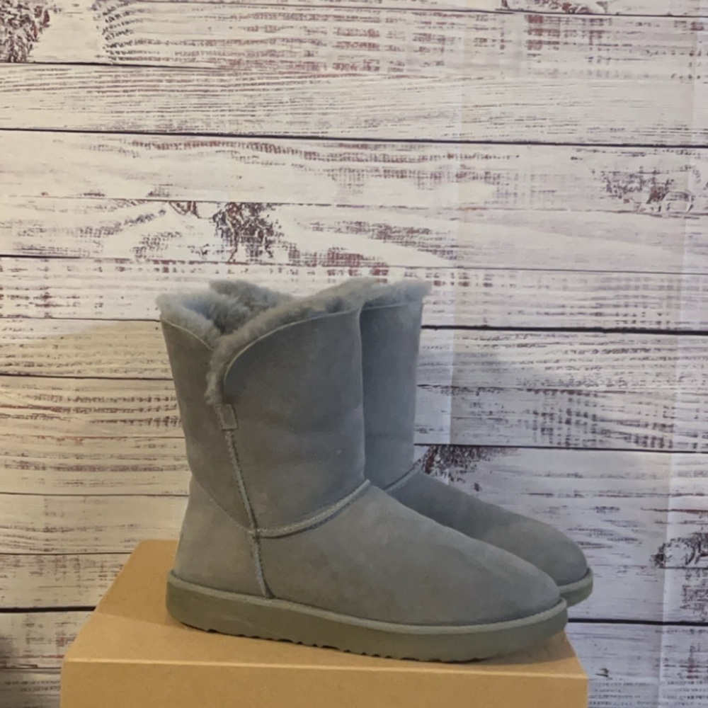 UGG Classic Cuff Short Boot - Picture 2 of 6